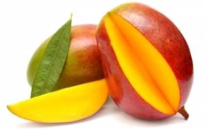 Mango with leaf and slices